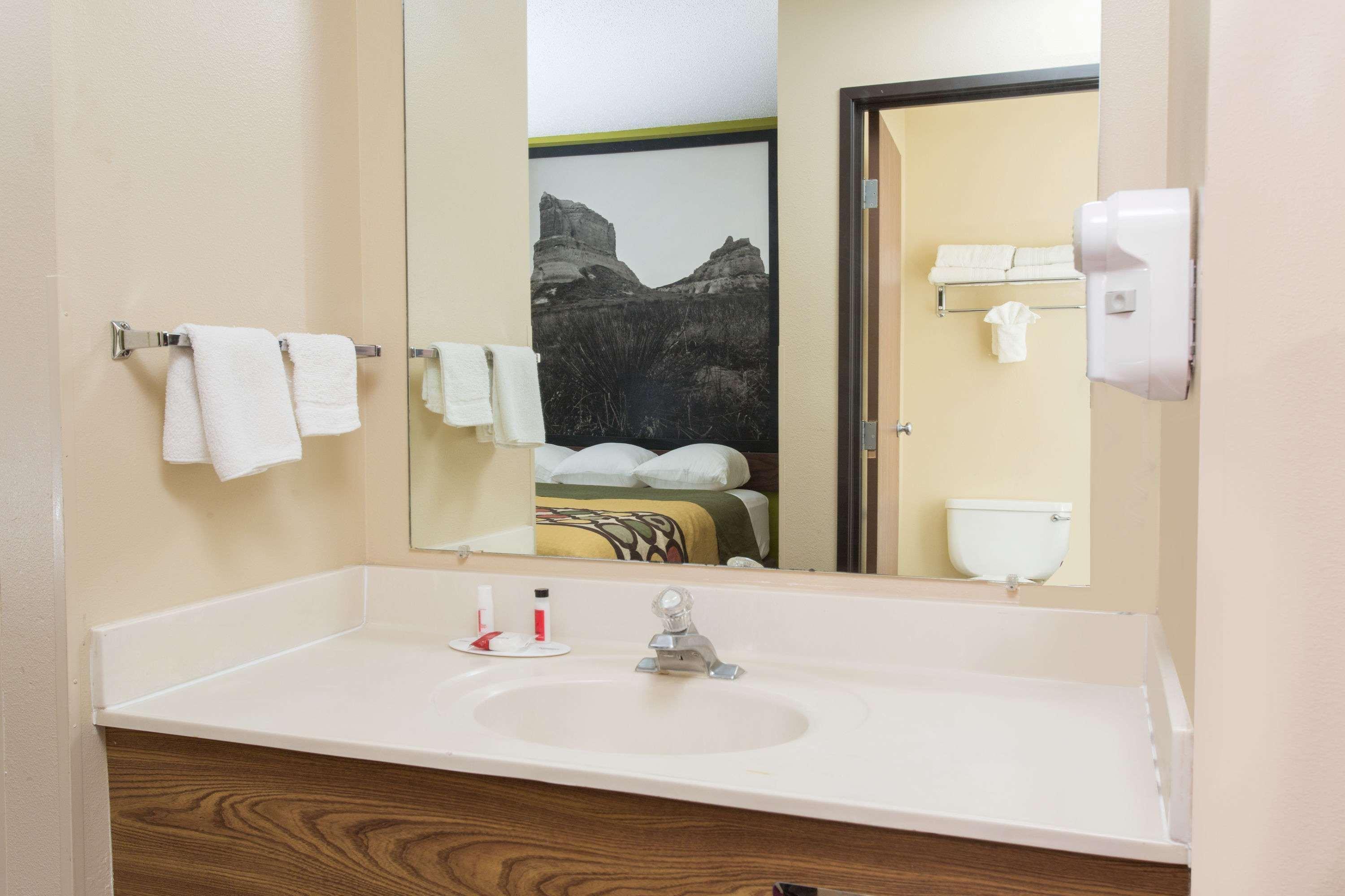 Super 8 By Wyndham Chadron Ne Hotel Bagian luar foto