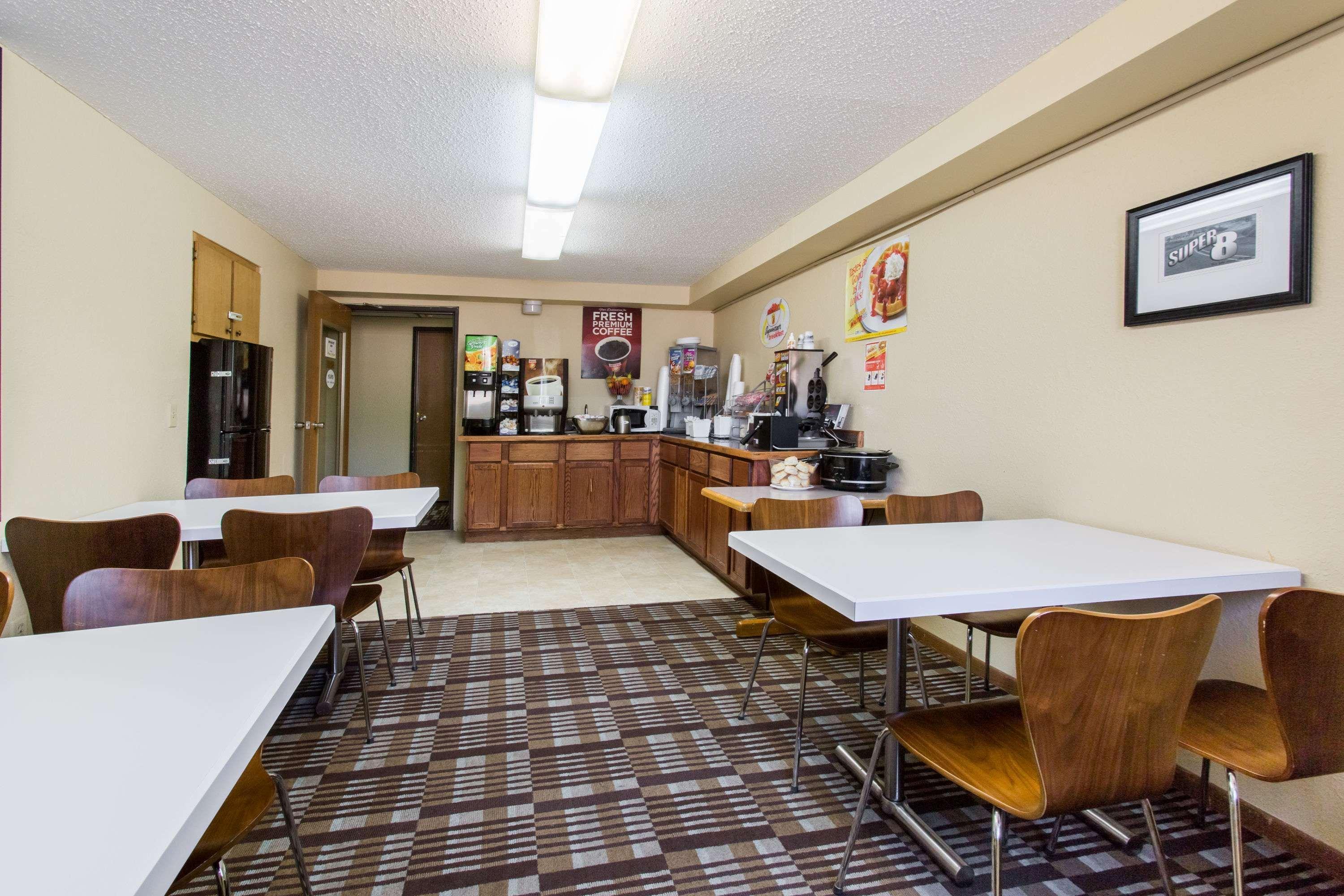 Super 8 By Wyndham Chadron Ne Hotel Bagian luar foto