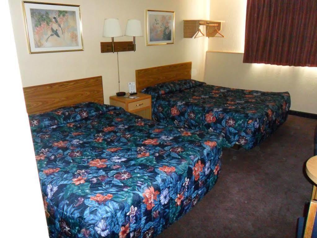 Super 8 By Wyndham Chadron Ne Hotel Bagian luar foto
